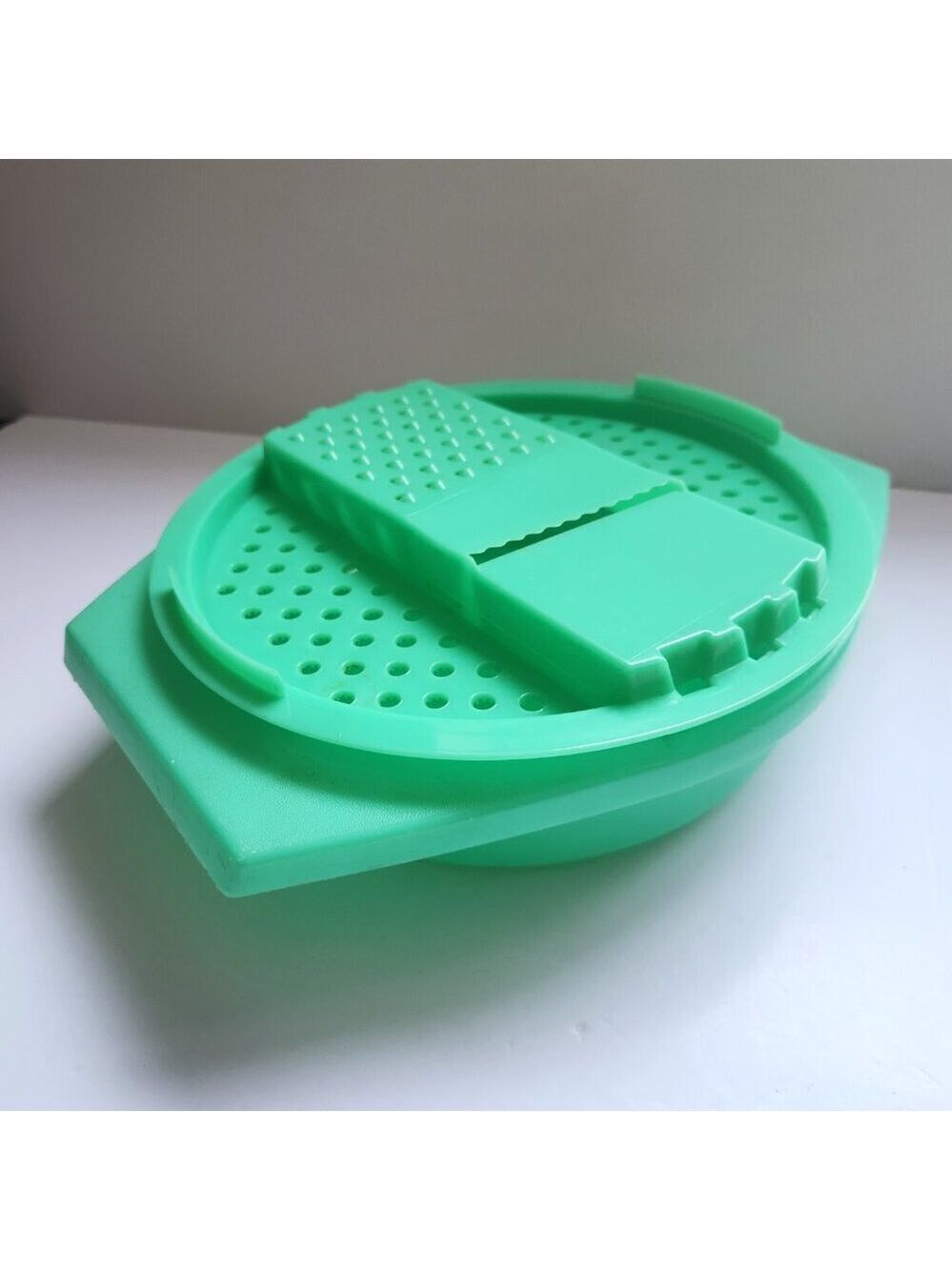 Tupperware Grater Bowl Container Green Cheese Vegetable Grater Vintage 7…